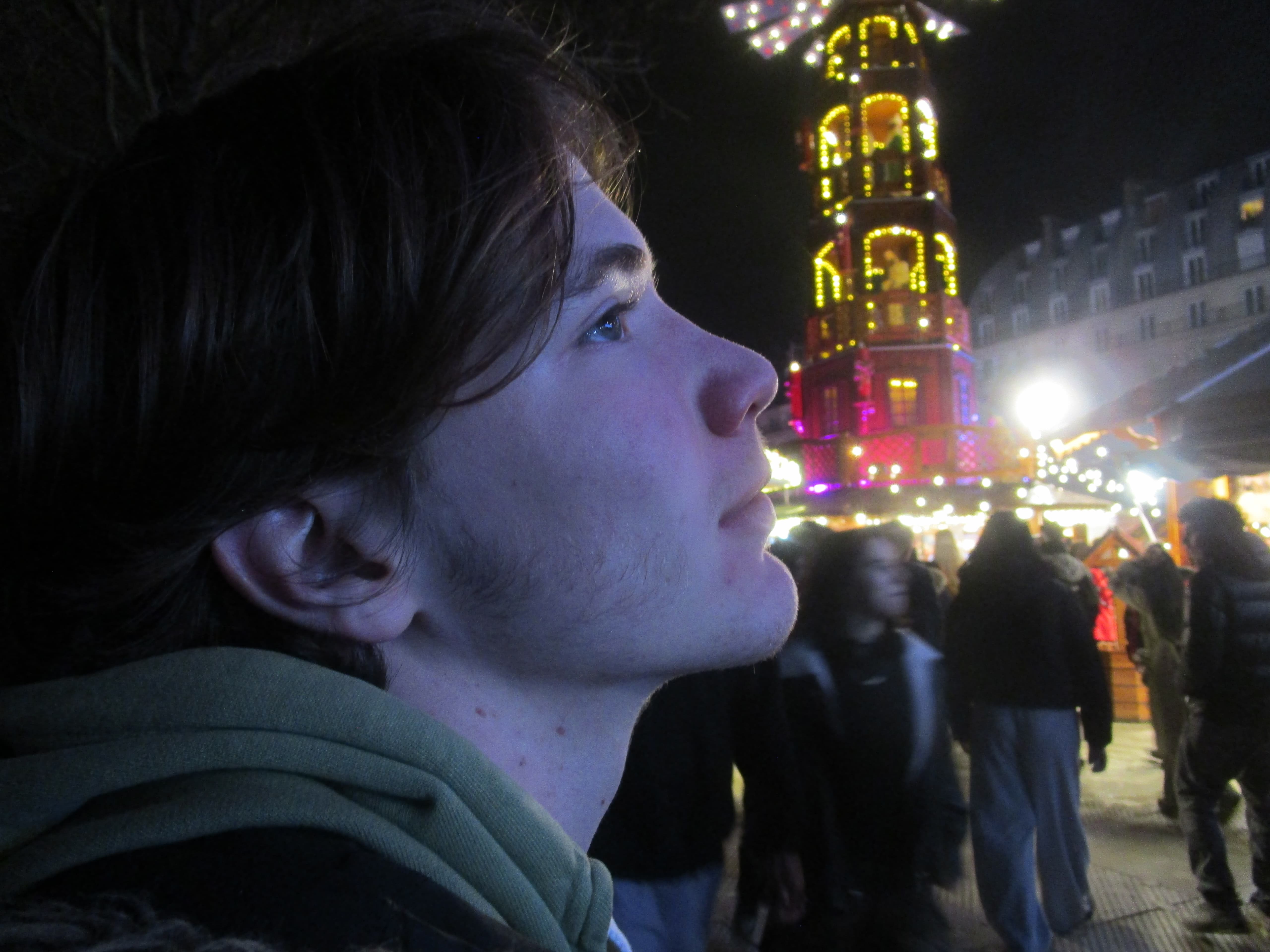 Photo de nous deux au marché de noël des Tuileries 2025.